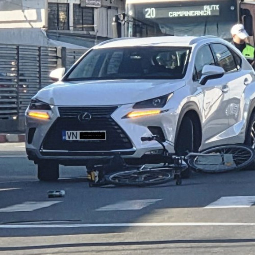 Biciclist rănit la trecerea de pietoni în urma unui accident pe strada Anghel Saligny