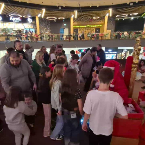 Alba Mall aduce magia Crăciunului cu concert de colinde și întâlnire cu Moș Crăciun