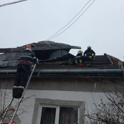 Bărbat din Bogdănești moare după ce cade de pe acoperiș în Râșca