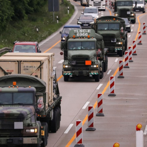 Generalul NATO confirmă că livrările de arme către Ucraina continuă neîntrerupt