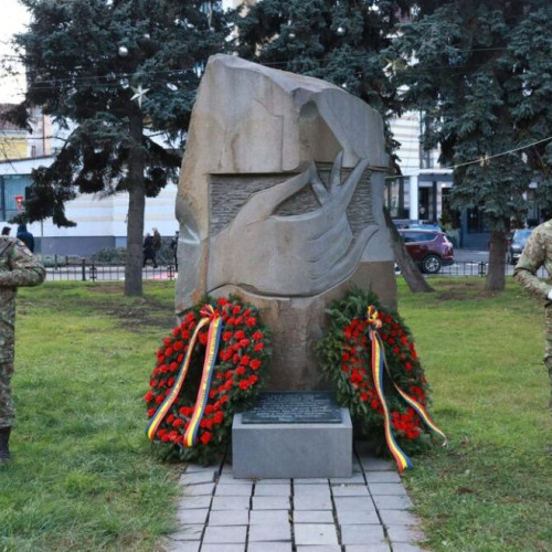 Ceremonie de comemorare la Monumentul Revoluției din Piața Petru Rareș