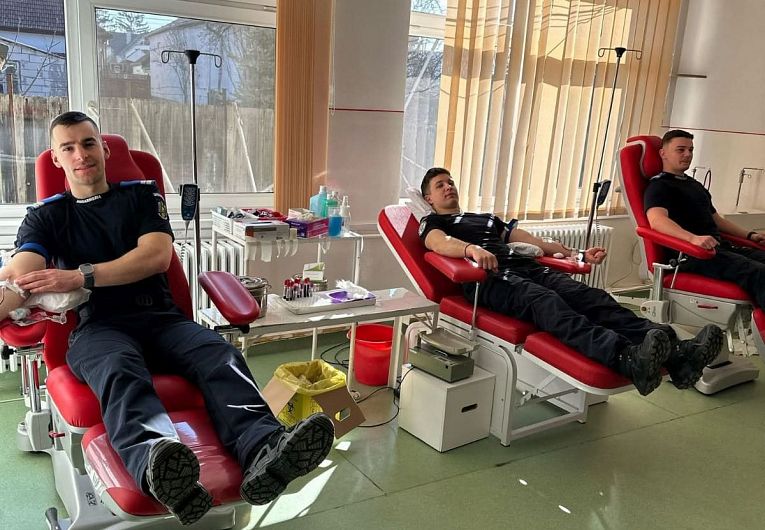 Jandarmii din Covasna continuă tradiția donării de sânge cu un nou succes