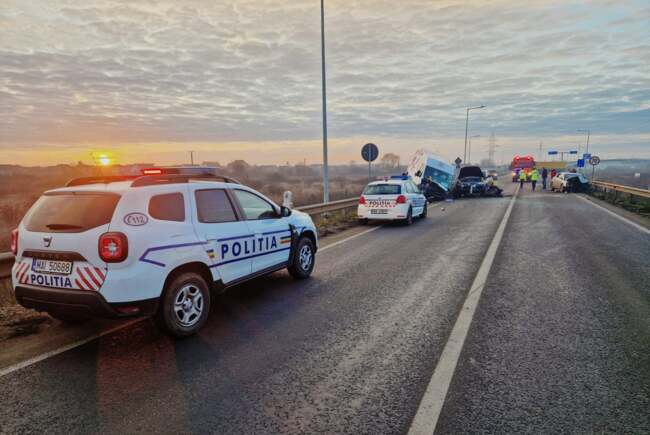 Pompierii intervin după un accident cu trei mașini în Timișoara
