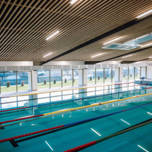 Bazinul de înot din Sovata, primul din ţară cu eficiență energetică după noul proiect tip al Ministerului Dezvoltării
