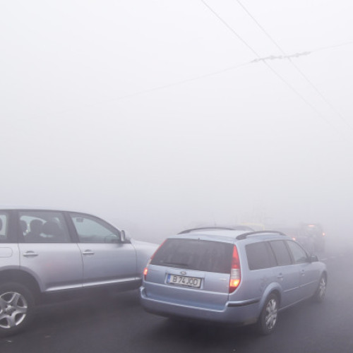 Ceața densă reduce vizibilitatea pe drumurile din nord, centru și est, cu restricții pe aeroporturi