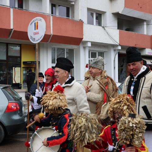 Străjerii din Dolheștii Mici aduc tradițiile moldovenești la Botoșani