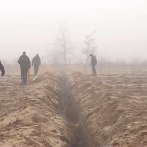 Hoții au săpat un șanț de peste doi kilometri ca să fure conductele de irigații din Dolj