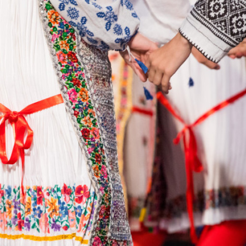 Tradițiile românești de iarnă adună comunitățile prin colinde și ritualuri autentice