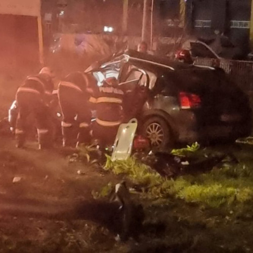 Cinci persoane rănite au fost transportate la spital după intervenția pompierilor