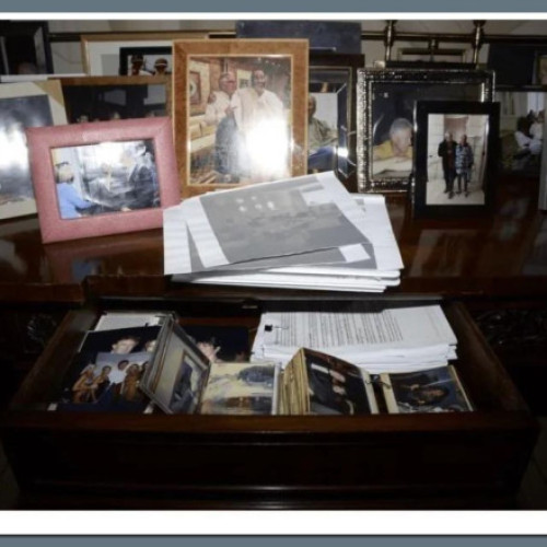 Departamentul de Justiție repune online fotografia cu Donald Trump din arhiva Epstein