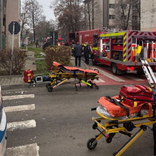 Explozie urmată de incendiu în municipiul Focșani pe strada Aleea Echitații