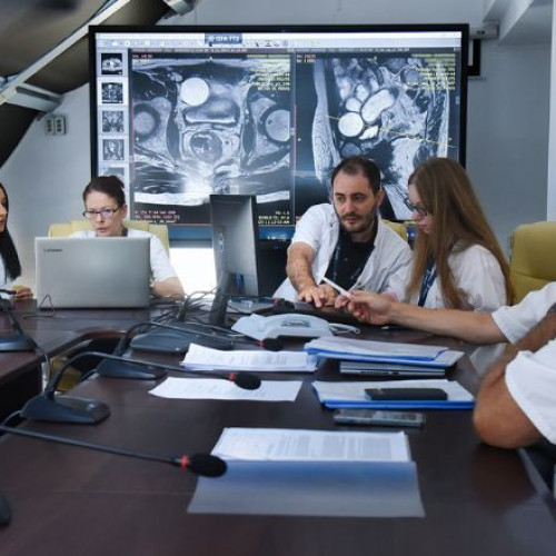 Centrul Oncologic SANADOR tratează cu succes cazuri complexe de cancer cu abordare multidisciplinară