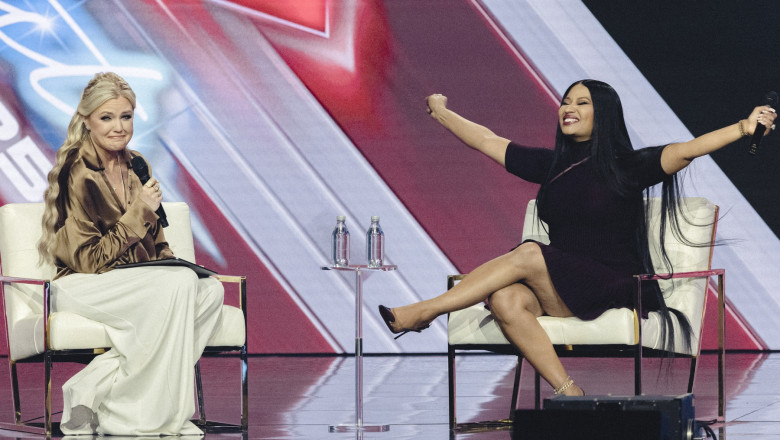 Video Nicki Minaj îl numește „asasin” pe J. D. Vance, la un eveniment al văduvei lui Charlie Kirk. Reacția Erikăi Kirk: „Trebuie să râzi”