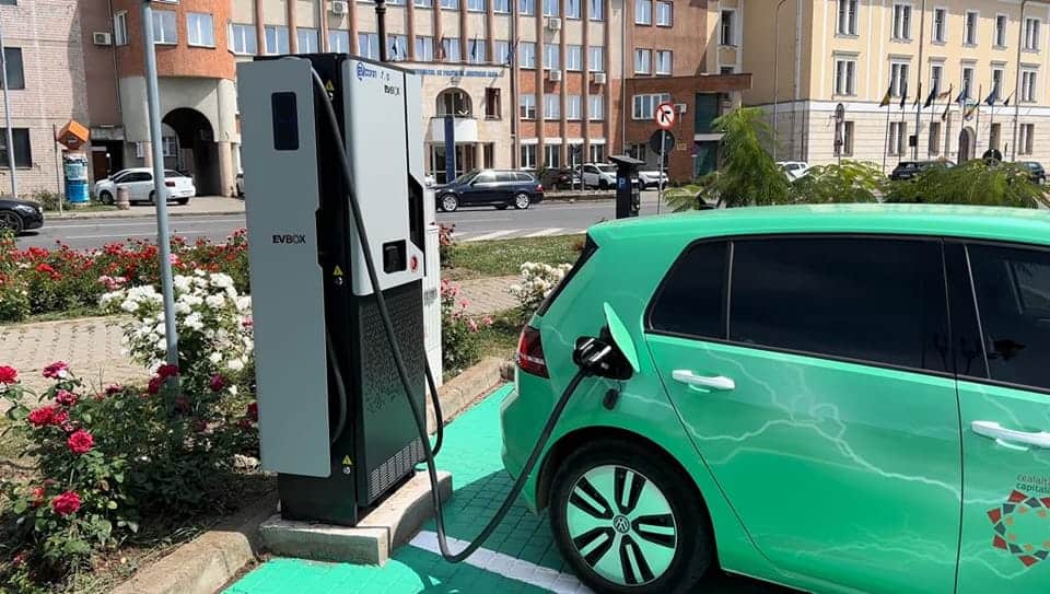 Statul majorează impozitul pe mașinile hibride în 2026, eliminând facilitățile fiscale