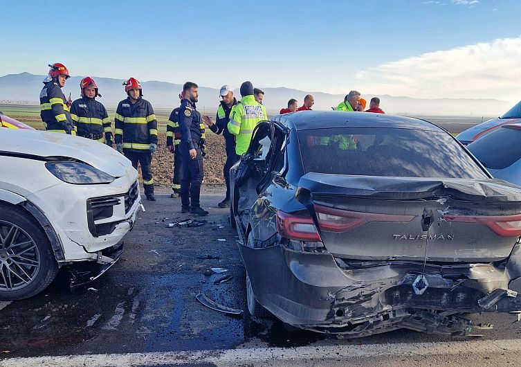 Circulația pe DN11, reluată după un accident grav cu șapte mașini în zona Dalnic