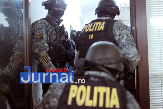 Procurorii DNA fac percheziții la Poliția Rurală Tulnici în dosar de mită