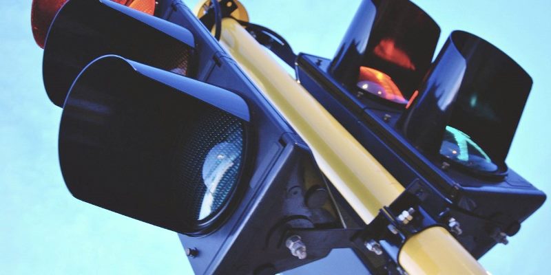 Primăria Focșani schimbă semaforul pentru a fluidiza traficul pe strada Comisia Centrală