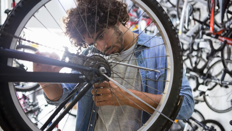 Senatul modifică termenul pentru reparațiile bunurilor neconforme la 15 zile lucrătoare