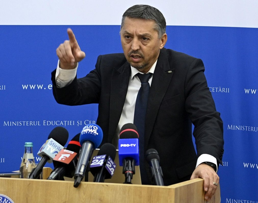 Daniel David a demisionat din funcția de ministru al Educației; rectorul Marilen Pirtea ar putea prelua postul