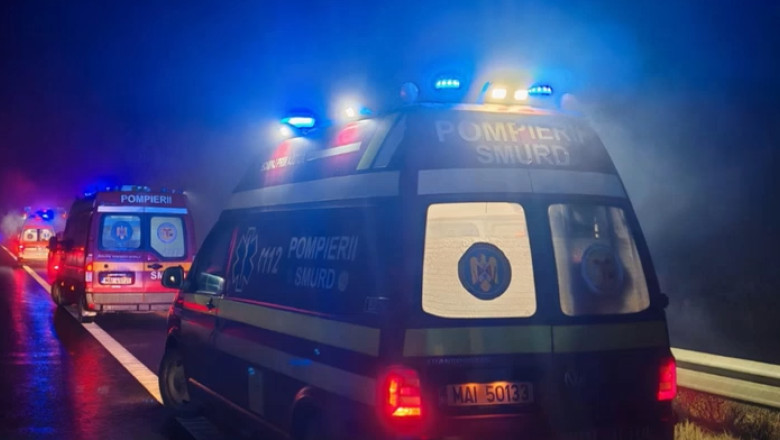 Patru persoane, inclusiv doi copii, rănite într-un accident pe autostrada A1 lângă Săliște