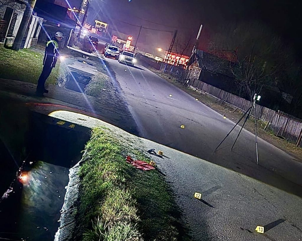 O femeie a murit după ce a fost lovită de o mașină în Pietroșani