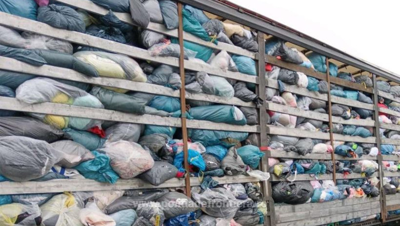 Polițiștii de frontieră și comisarii de mediu au oprit un automarfar cu aproape 17 tone de deșeuri la Nădlac