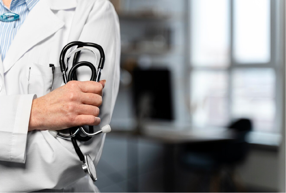 Curtea de Apel Constanța menține condamnarea unui medic pentru luare de mită și fals informatic