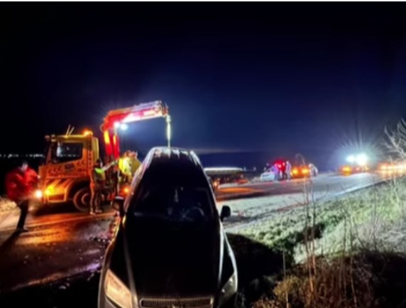 Două mașini s-au ciocnit violent pe drumul Botoșani–Săveni, în Ungureni