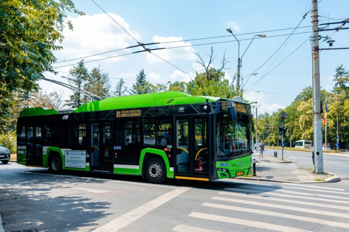 Camera Deputaților acordă transport gratuit elevilor și pe durata examenelor naționale