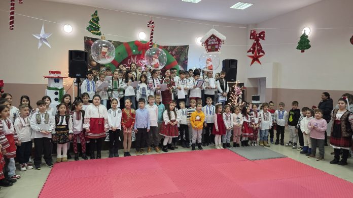 Școala Gimnazială Nr. 1 Grădiștea a organizat târgul de Crăciun cu sprijinul primarului