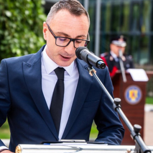 Prefectul și subprefectul de Olt, reținuți pentru falsificare de documente și folosirea ilegală a armelor