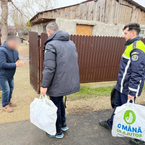 Polițiștii din județ aduc bucurie copiilor și familiilor prin daruri