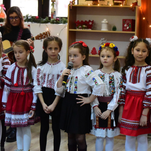 Festivalul „Datina” adună peste 2.000 de copii din județul Vaslui pentru celebrarea tradițiilor de iarnă