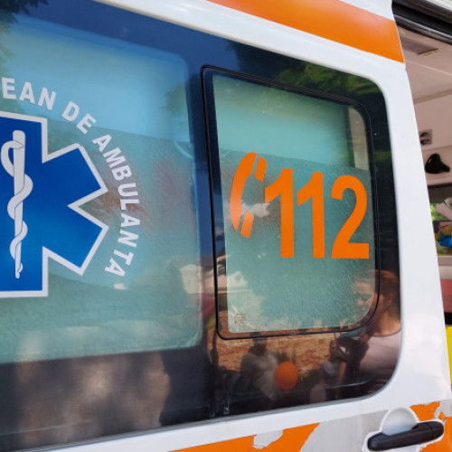 Tânăr de 25 de ani găsit înjunghiat pe un drum din Vaslui, transportat de urgență la spital