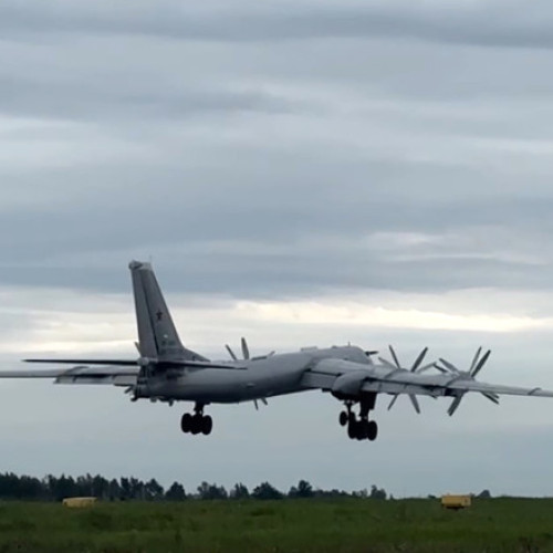 Rusia efectuează zboruri strategice cu bombardiere Tu-95 peste Mările Norvegiei și Barents