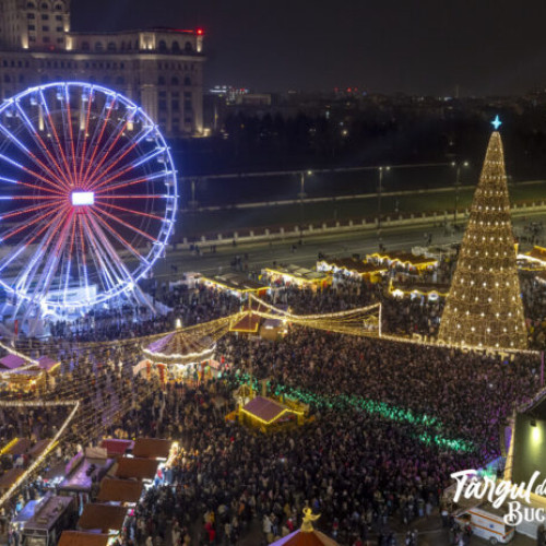Orchestra Metropolitană cântă în Ajunul Crăciunului în Piața Constituției