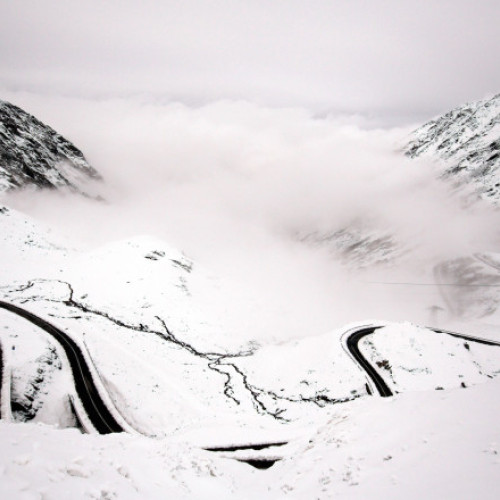 Poliția Argeș cercetează șoferii care au circulat pe Transfăgărășanul închis